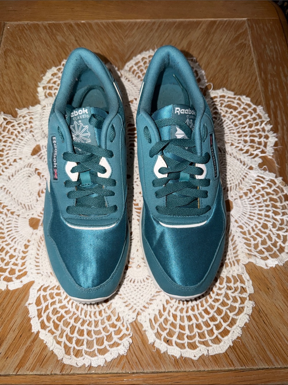 Women’s Classic Reeebok Athletic Shoes Teal Size 8